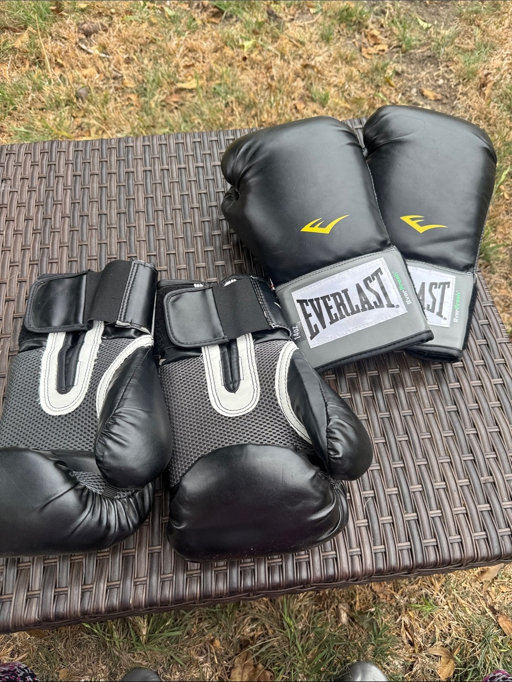 Everlast Black and Yellow Training Gloves Set